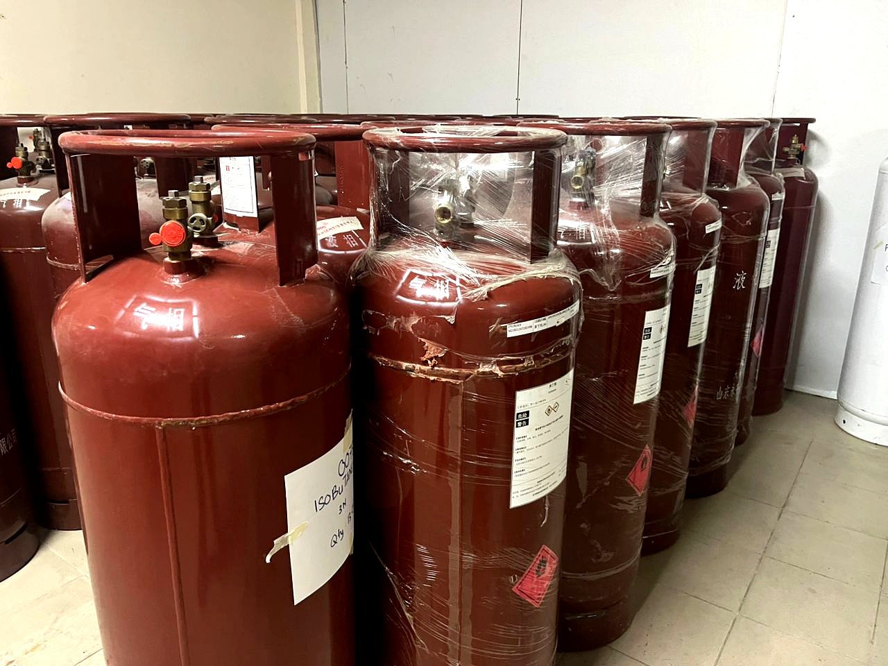 ISOBUTANE (C4H10) 99.9% (0075)